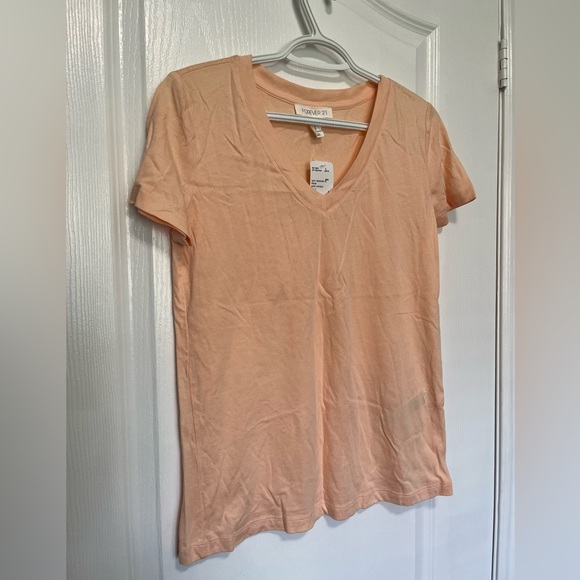 Forever 21 peach V-neck short sleeve t-shirt (tags still on!) - Picture 2 of 3